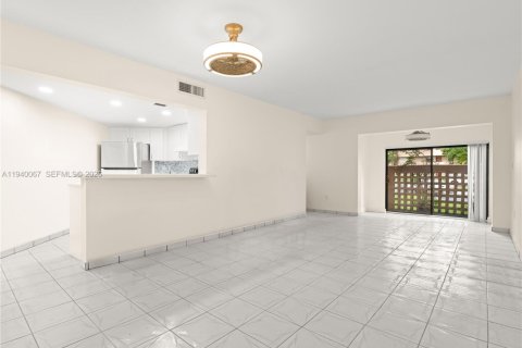 Copropriété à vendre à Miami, Floride: 2 chambres, 92.9 m2 № 2000034 - photo 2