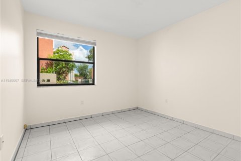 Copropriété à vendre à Miami, Floride: 2 chambres, 92.9 m2 № 2000034 - photo 17