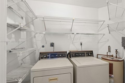 Copropriété à vendre à Miami, Floride: 2 chambres, 92.9 m2 № 2000034 - photo 25