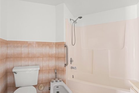 Copropriété à vendre à Miami, Floride: 2 chambres, 92.9 m2 № 2000034 - photo 24