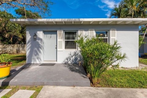 Villa ou maison à louer à Fort Lauderdale, Floride: 2 chambres, 74.88 m2 № 2060740 - photo 2