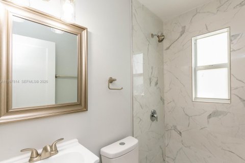 Villa ou maison à louer à Fort Lauderdale, Floride: 2 chambres, 74.88 m2 № 2060740 - photo 10