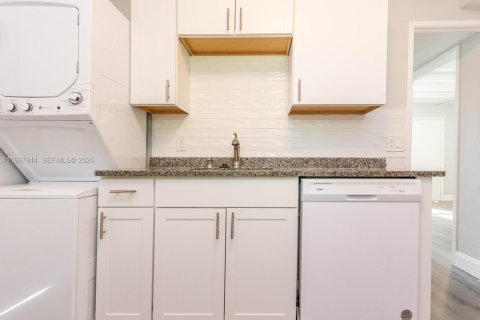 Villa ou maison à louer à Fort Lauderdale, Floride: 2 chambres, 74.88 m2 № 2060740 - photo 5