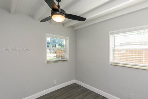 Villa ou maison à louer à Fort Lauderdale, Floride: 2 chambres, 74.88 m2 № 2060740 - photo 14