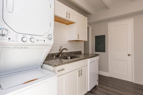 Villa ou maison à louer à Fort Lauderdale, Floride: 2 chambres, 74.88 m2 № 2060740 - photo 7