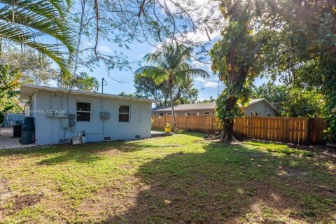 Villa ou maison à louer à Fort Lauderdale, Floride: 2 chambres, 74.88 m2 № 2060740 - photo 16