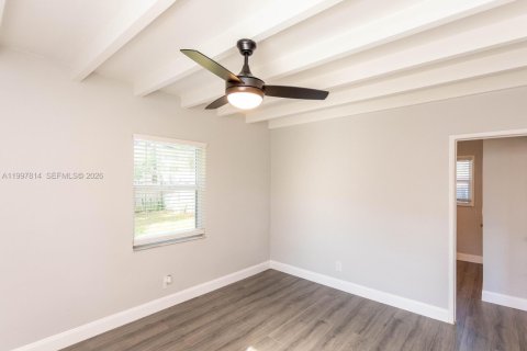 Villa ou maison à louer à Fort Lauderdale, Floride: 2 chambres, 74.88 m2 № 2060740 - photo 8