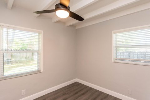 Villa ou maison à louer à Fort Lauderdale, Floride: 2 chambres, 74.88 m2 № 2060740 - photo 12