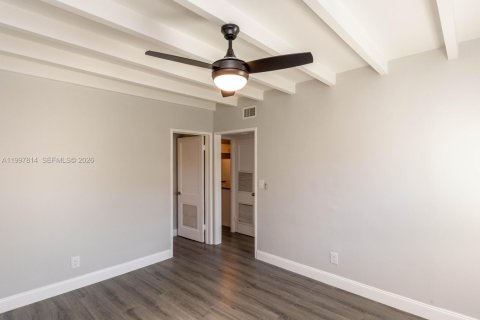 Villa ou maison à louer à Fort Lauderdale, Floride: 2 chambres, 74.88 m2 № 2060740 - photo 9