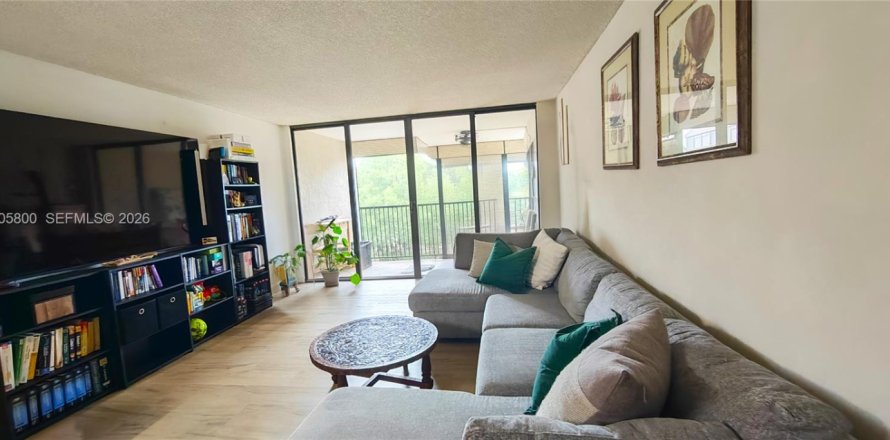 Condominio en Hollywood, Florida, 2 dormitorios  № 2071102