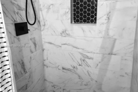 Condominio en alquiler en Hollywood, Florida, 2 dormitorios № 2071102 - foto 22