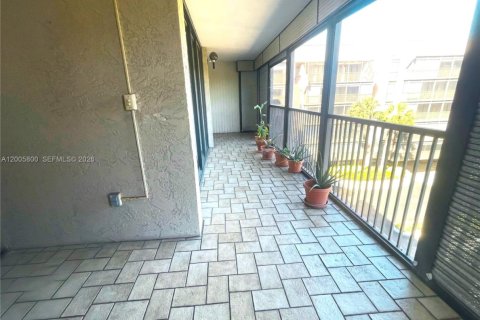 Condominio en alquiler en Hollywood, Florida, 2 dormitorios № 2071102 - foto 4