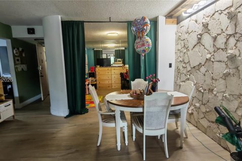 Condominio en alquiler en Hollywood, Florida, 2 dormitorios № 2071102 - foto 6