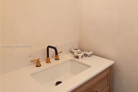 Condominio en alquiler en Hollywood, Florida, 2 dormitorios № 2071102 - foto 20