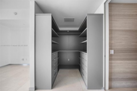 Condo in Sunny Isles Beach, Florida, 2 bedrooms  № 1864026 - photo 12