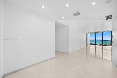 Condo in Sunny Isles Beach, Florida, 2 bedrooms  № 1864026 - photo 6