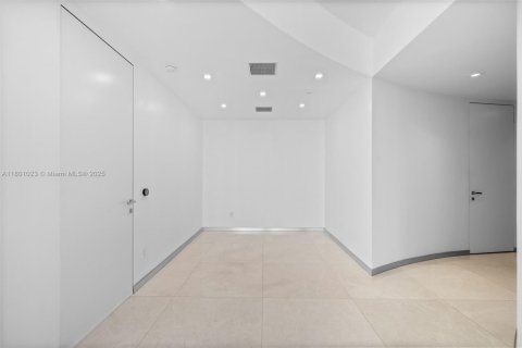 Condo in Sunny Isles Beach, Florida, 2 bedrooms  № 1864026 - photo 16