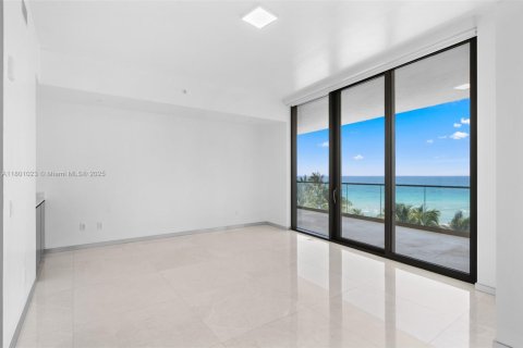 Condo in Sunny Isles Beach, Florida, 2 bedrooms  № 1864026 - photo 13