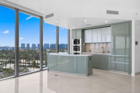 Condo in Sunny Isles Beach, Florida, 2 bedrooms  № 1864026 - photo 17