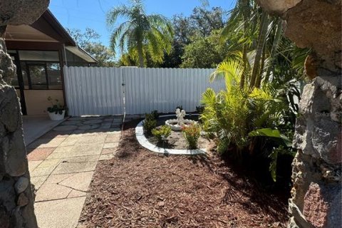 Villa ou maison à vendre à Tampa, Floride: 3 chambres, 115.76 m2 № 2324410 - photo 2