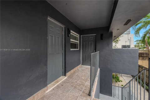 Apartamento en alquiler en Miami, Florida, 2 dormitorios, 102.19 m2 № 1967776 - foto 2