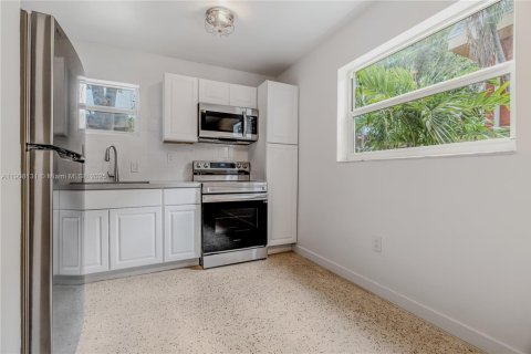 Apartamento en alquiler en Miami, Florida, 2 dormitorios, 102.19 m2 № 1967776 - foto 6