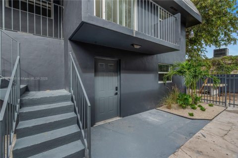 Apartamento en alquiler en Miami, Florida, 2 dormitorios, 102.19 m2 № 1967776 - foto 1