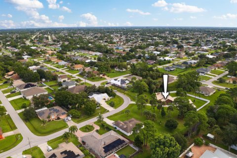 House in Port St. Lucie, Florida 3 bedrooms, 173.17 sq.m. № 2382449 - photo 25