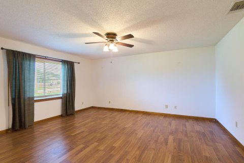 House in Port St. Lucie, Florida 3 bedrooms, 173.17 sq.m. № 2382449 - photo 8