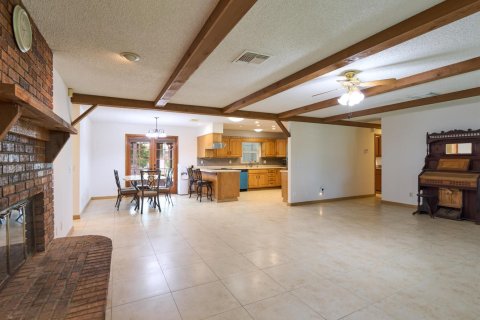 House in Port St. Lucie, Florida 3 bedrooms, 173.17 sq.m. № 2382449 - photo 7