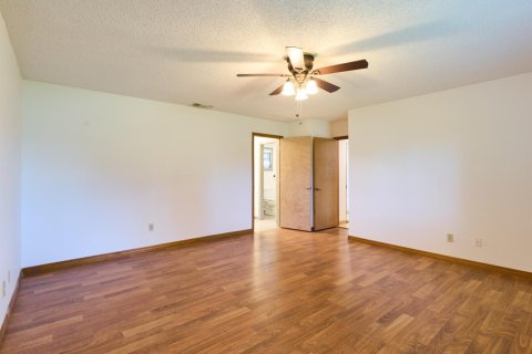 House in Port St. Lucie, Florida 3 bedrooms, 173.17 sq.m. № 2382449 - photo 10
