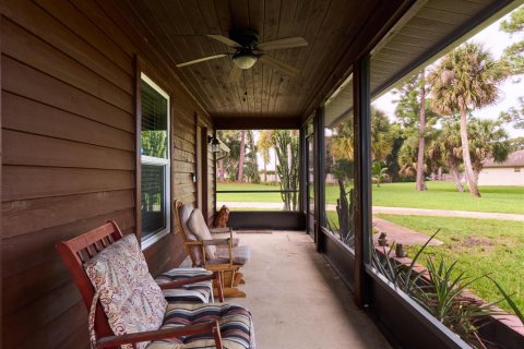 House in Port St. Lucie, Florida 3 bedrooms, 173.17 sq.m. № 2382449 - photo 22