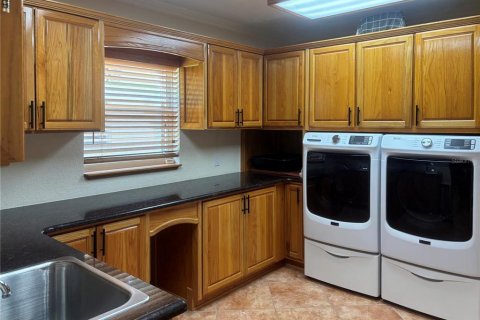 House in Orlando, Florida 3 bedrooms, 244.98 sq.m. № 1829282 - photo 21