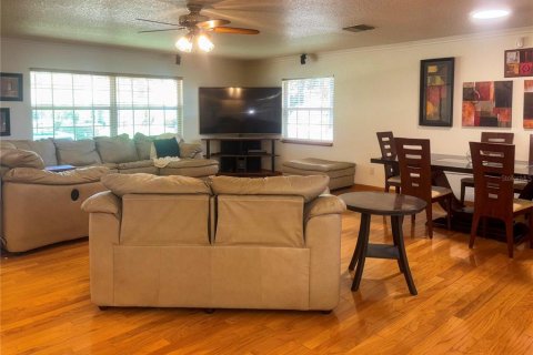 House in Orlando, Florida 3 bedrooms, 244.98 sq.m. № 1829282 - photo 4