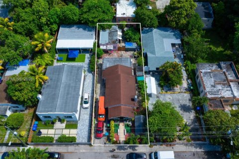 Propiedad comercial en Miami, Florida 187.48 m2 № 2071496