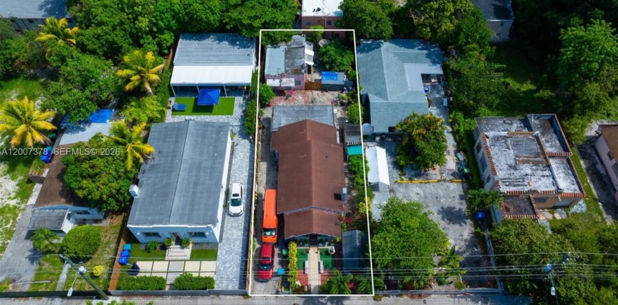Propiedad comercial en Miami, Florida 187.48 m2 № 2071496