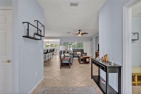 House in Summerfield, Florida 2 bedrooms, 146.32 sq.m. № 1816615 - photo 4