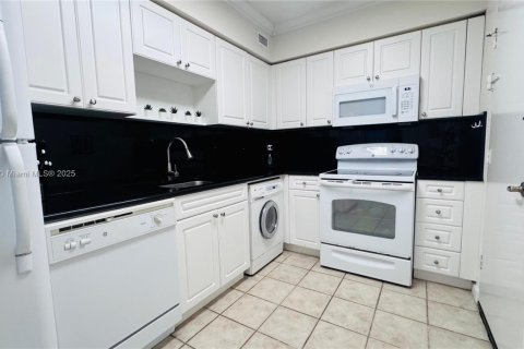 Condominio en venta en Hollywood, Florida, 1 dormitorio, 77.57 m2 № 2035503 - foto 17