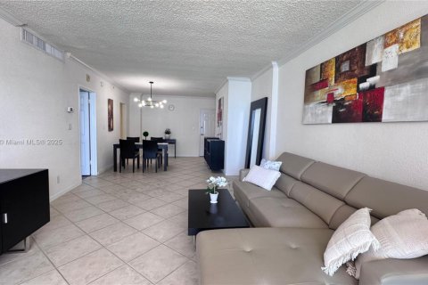 Condominio en venta en Hollywood, Florida, 1 dormitorio, 77.57 m2 № 2035503 - foto 14