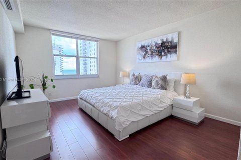 Condominio en venta en Hollywood, Florida, 1 dormitorio, 77.57 m2 № 2035503 - foto 22