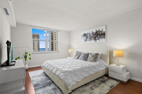 Condominio en venta en Hollywood, Florida, 1 dormitorio, 77.57 m2 № 2035503 - foto 19
