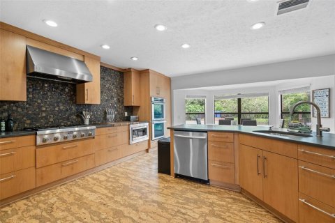 House in Brandon, Florida 4 bedrooms, 242.66 sq.m. № 2398670 - photo 15