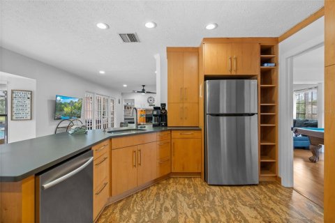 House in Brandon, Florida 4 bedrooms, 242.66 sq.m. № 2398670 - photo 16