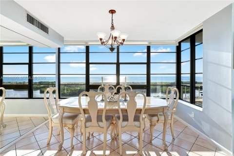 Condo in Marco Island, Florida, 2 bedrooms  № 2004824 - photo 12