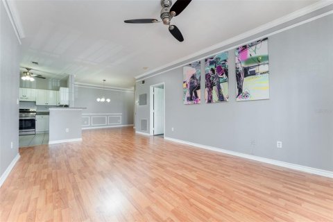 Condo in Tampa, Florida, 2 bedrooms № 2210979 - photo 10