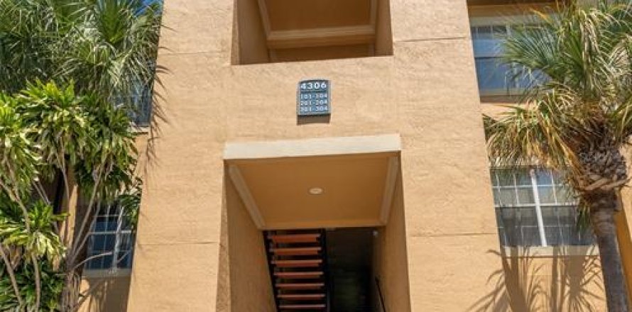 Condo in Tampa, Florida, 2 bedrooms № 2210979
