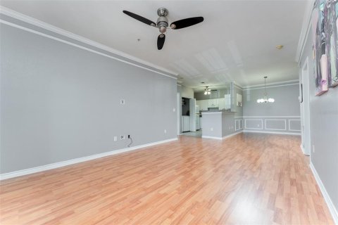Condo in Tampa, Florida, 2 bedrooms № 2210979 - photo 11