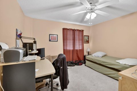 Condo in Pembroke Pines, Florida, 2 bedrooms № 2146772 - photo 26