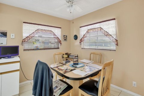 Condo in Pembroke Pines, Florida, 2 bedrooms № 2146772 - photo 7