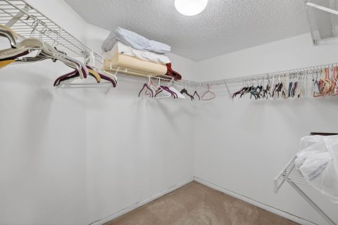 Condo in Pembroke Pines, Florida, 2 bedrooms № 2146772 - photo 25